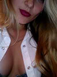 romantic female looking for guy in Orono, Maine